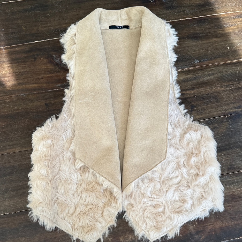 Tart Faux Fur Vest in Tan